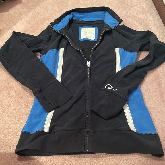 Gilly Hicks Tops - GILLY HICKS collared zip-up. Size S. EUC!!